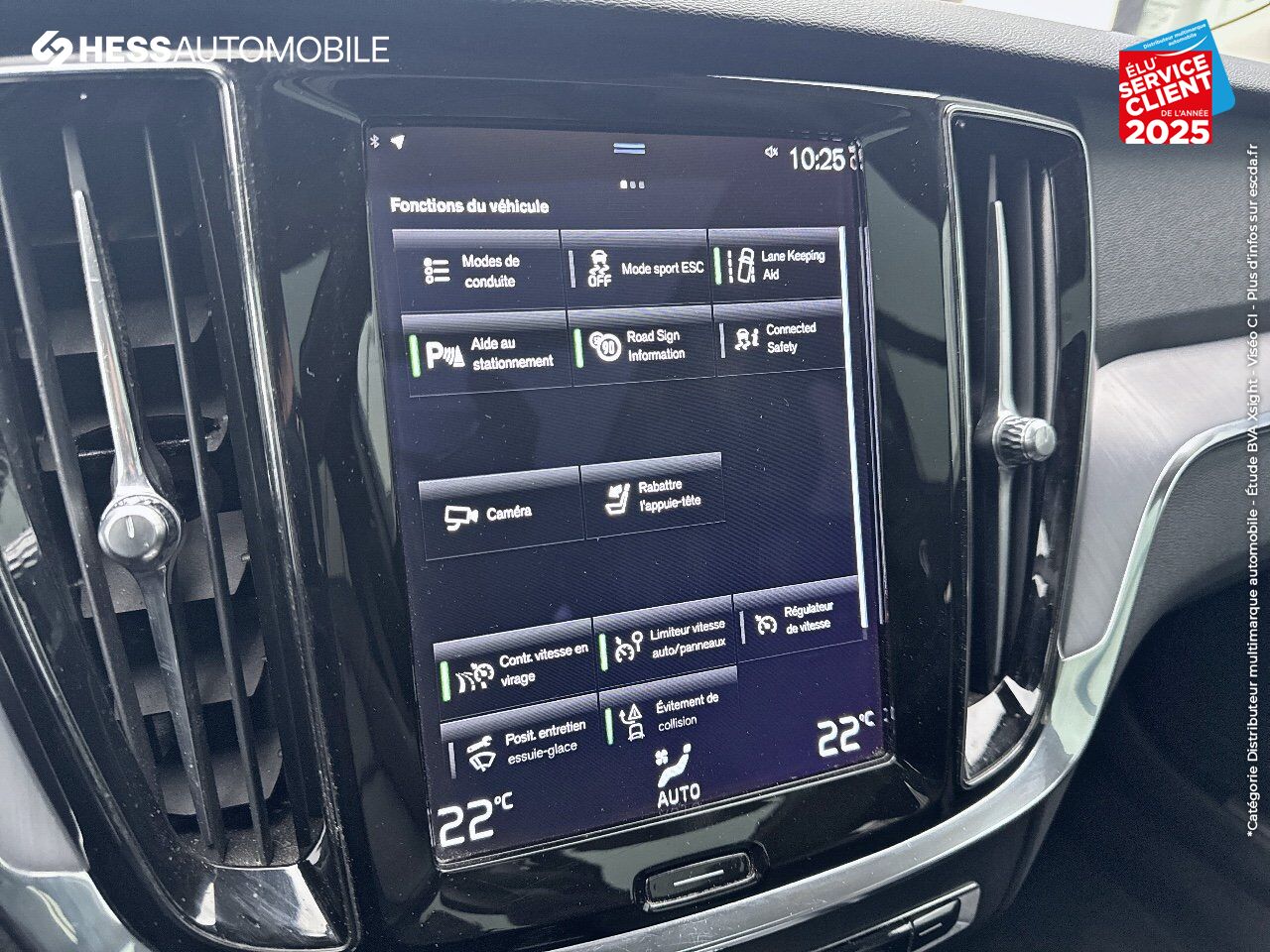 Véhicule d'occasion VOLVO V60 B4 197CH ADBLUE BUSINESS GEARTRONIC TOUVRANT SIEGES CUIR CAMERA CARPLAY chez Volvo Epernay