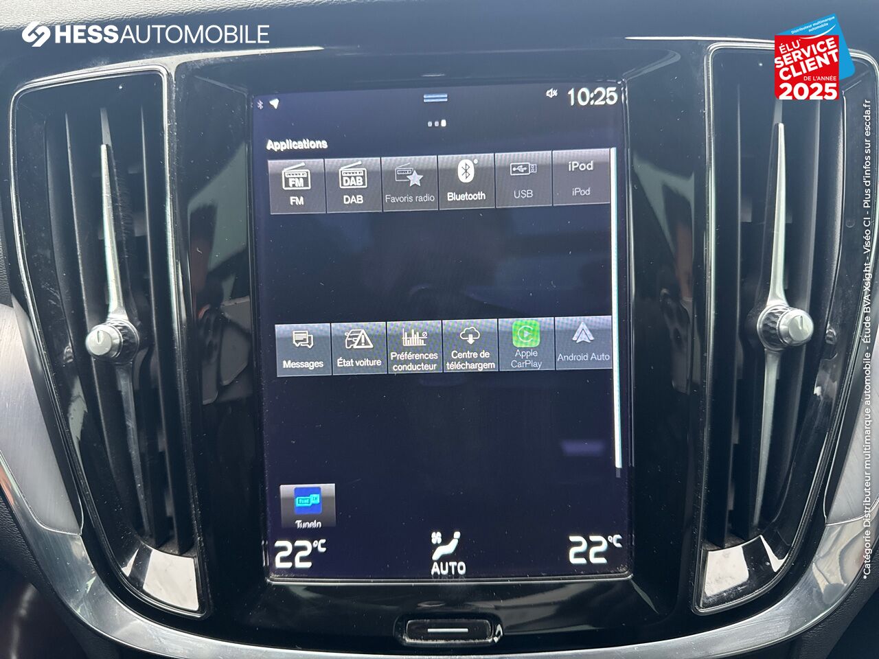 Véhicule d'occasion VOLVO V60 B4 197CH ADBLUE BUSINESS GEARTRONIC TOUVRANT SIEGES CUIR CAMERA CARPLAY chez Volvo Epernay