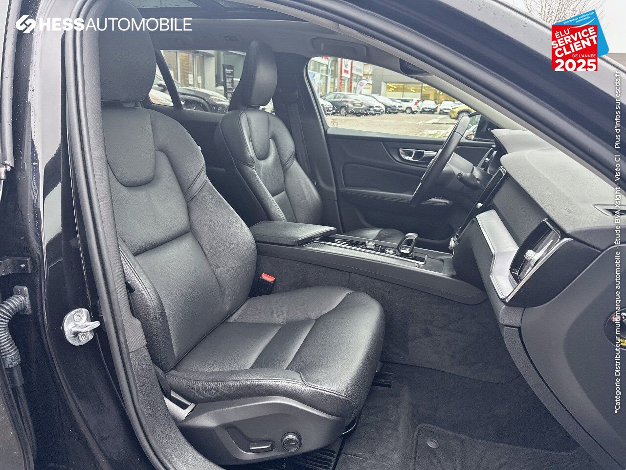 Véhicule d'occasion VOLVO V60 B4 197CH ADBLUE BUSINESS GEARTRONIC TOUVRANT SIEGES CUIR CAMERA CARPLAY chez Volvo Epernay