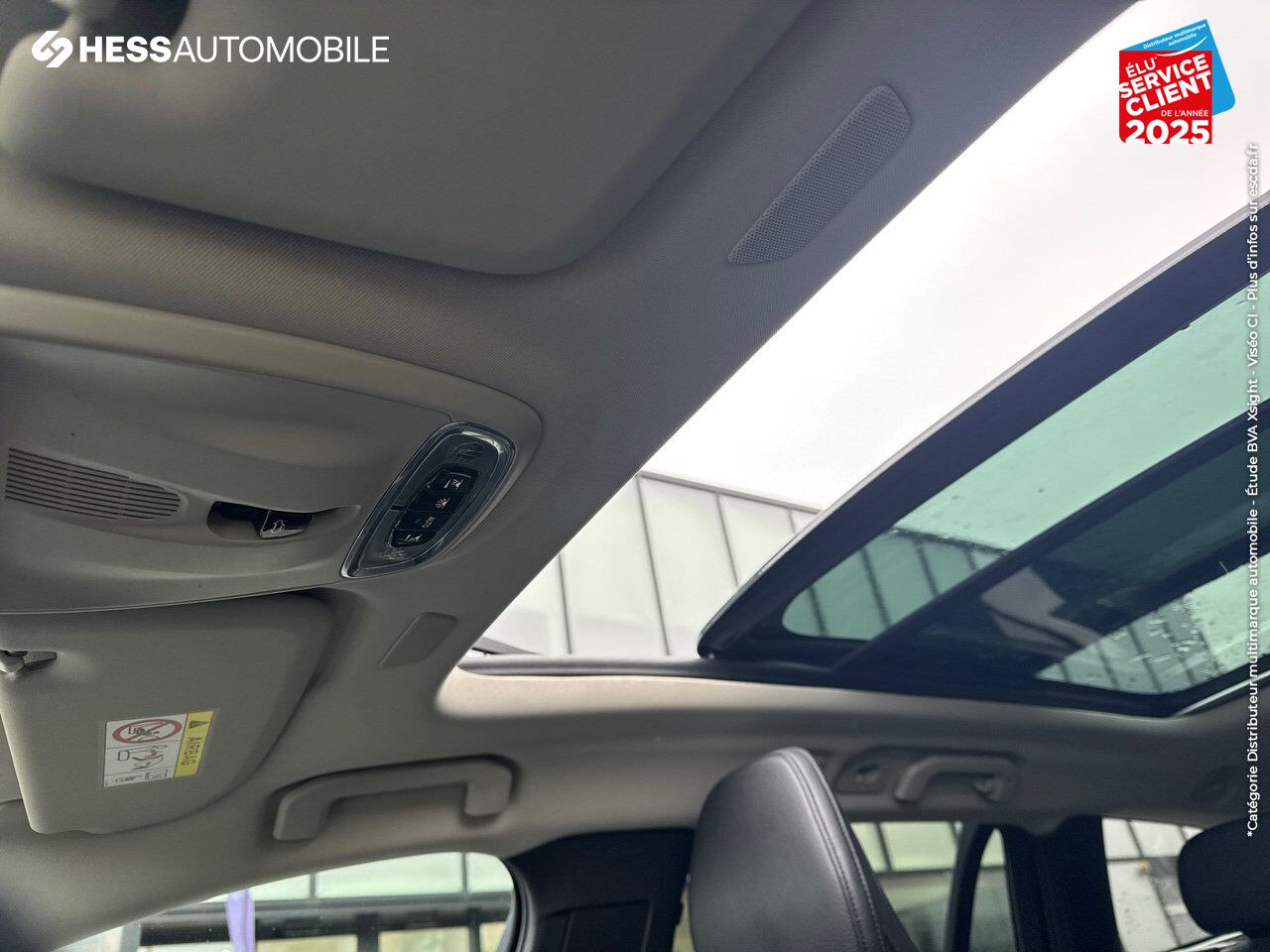 Véhicule d'occasion VOLVO V60 B4 197CH ADBLUE BUSINESS GEARTRONIC TOUVRANT SIEGES CUIR CAMERA CARPLAY chez Volvo Epernay