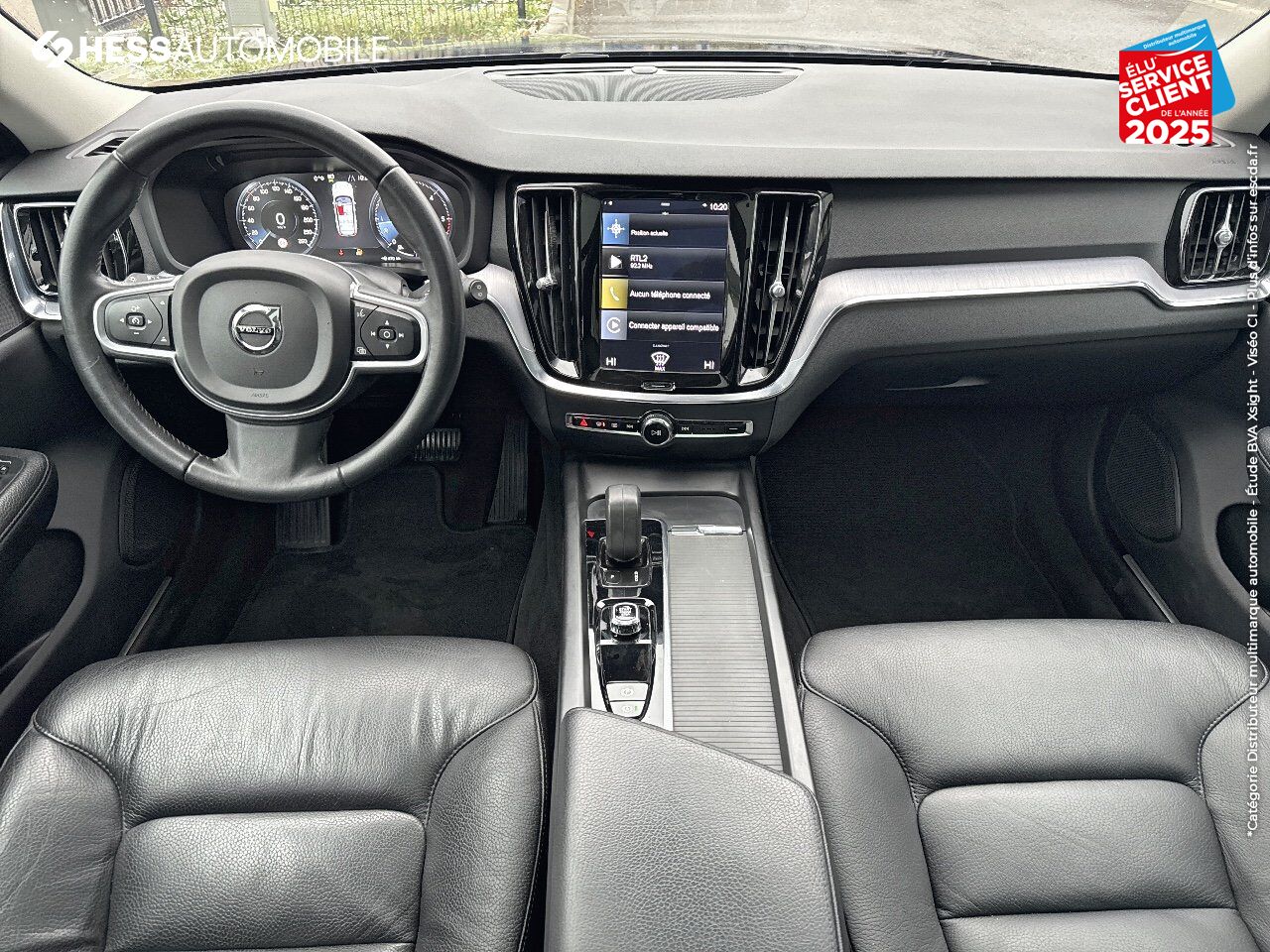 Véhicule d'occasion VOLVO V60 B4 197CH ADBLUE BUSINESS GEARTRONIC TOUVRANT SIEGES CUIR CAMERA CARPLAY chez Volvo Epernay