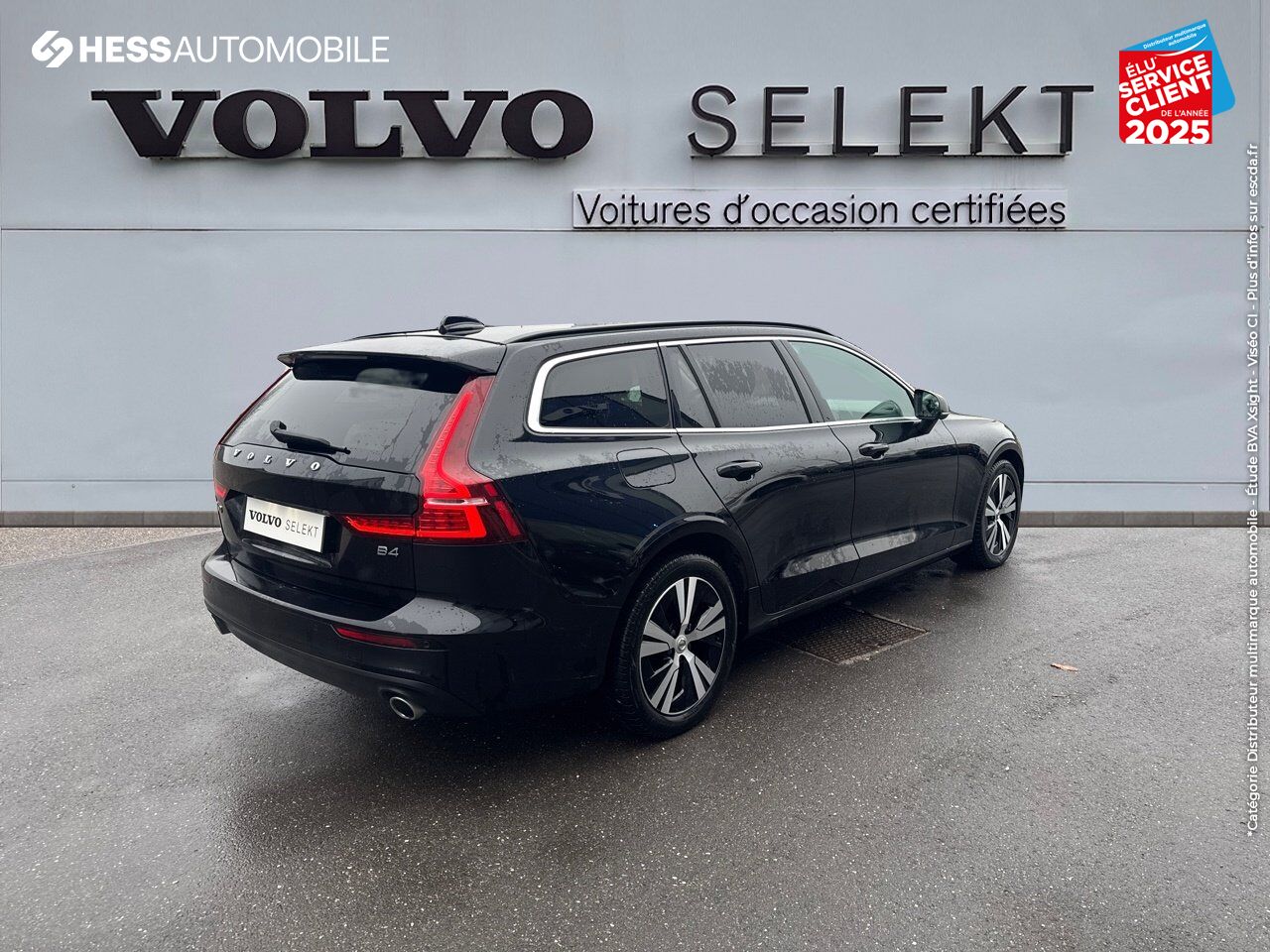 Véhicule d'occasion VOLVO V60 B4 197CH ADBLUE BUSINESS GEARTRONIC TOUVRANT SIEGES CUIR CAMERA CARPLAY chez Volvo Epernay