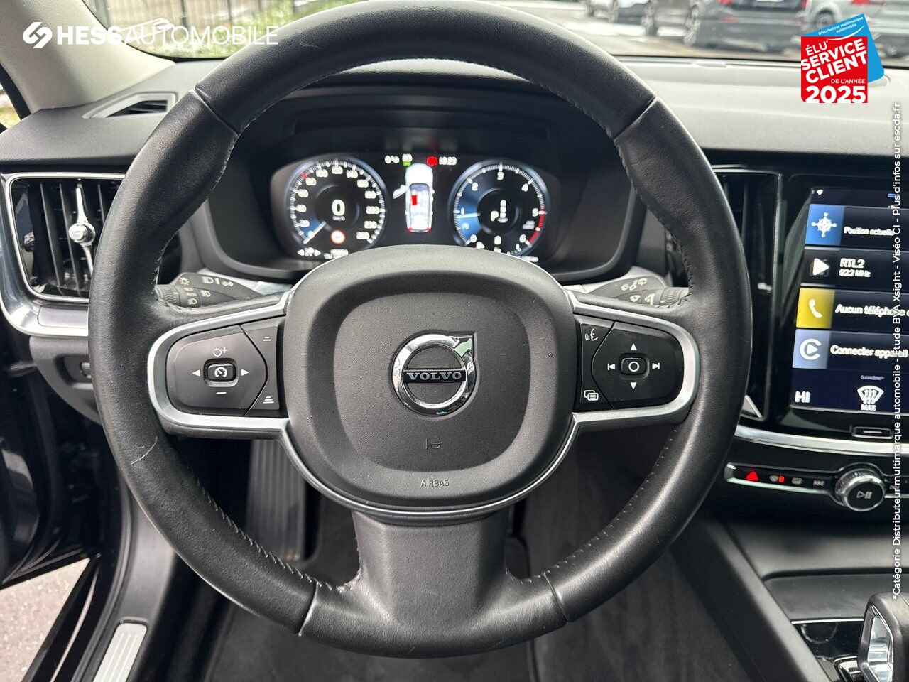 Véhicule d'occasion VOLVO V60 B4 197CH ADBLUE BUSINESS GEARTRONIC TOUVRANT SIEGES CUIR CAMERA CARPLAY chez Volvo Epernay