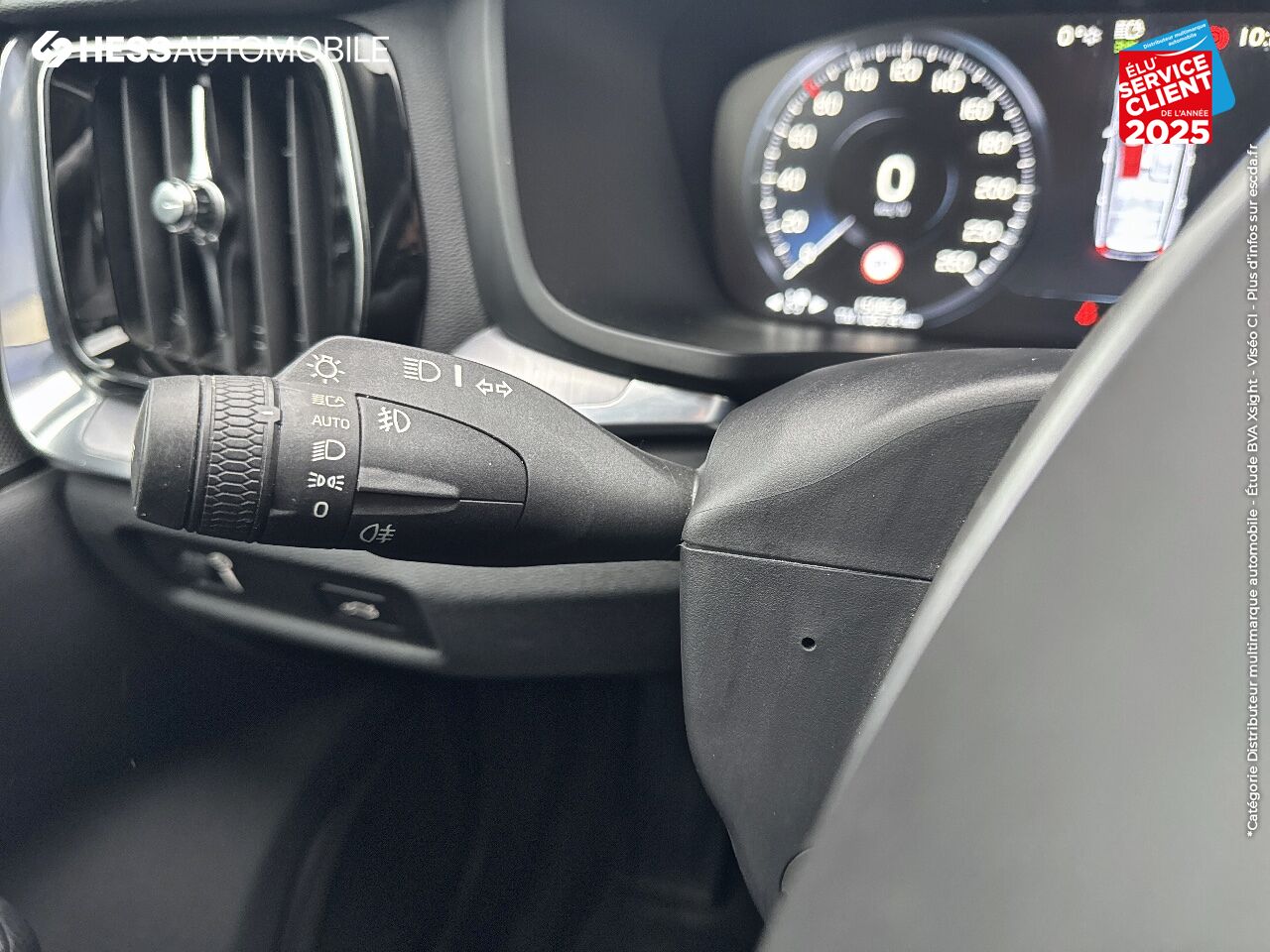 Véhicule d'occasion VOLVO V60 B4 197CH ADBLUE BUSINESS GEARTRONIC TOUVRANT SIEGES CUIR CAMERA CARPLAY chez Volvo Epernay