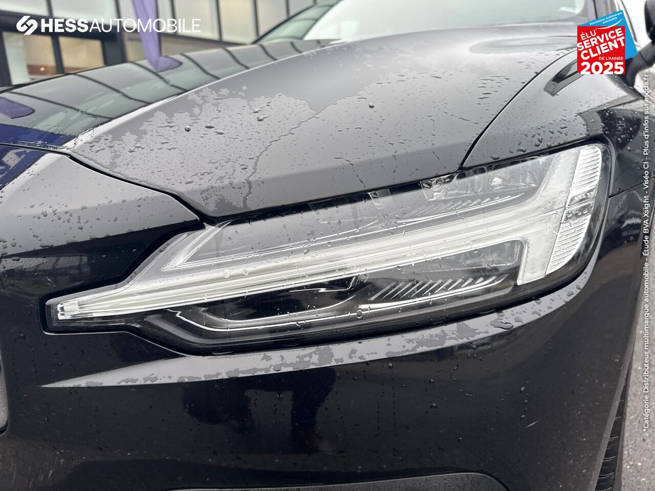 Véhicule d'occasion VOLVO V60 B4 197CH ADBLUE BUSINESS GEARTRONIC TOUVRANT SIEGES CUIR CAMERA CARPLAY chez Volvo Epernay