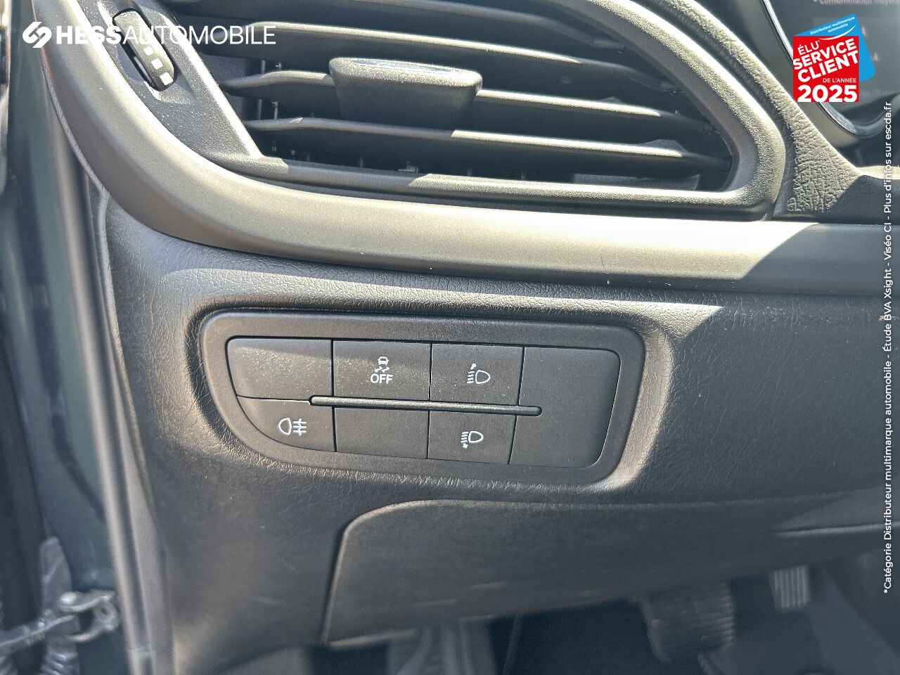 Véhicule d'occasion FIAT TIPO CROSS 1.5 FIREFLY TURBO 130CH S/S GARMIN HYBRID DCT7 MY22 chez Renault Colmar