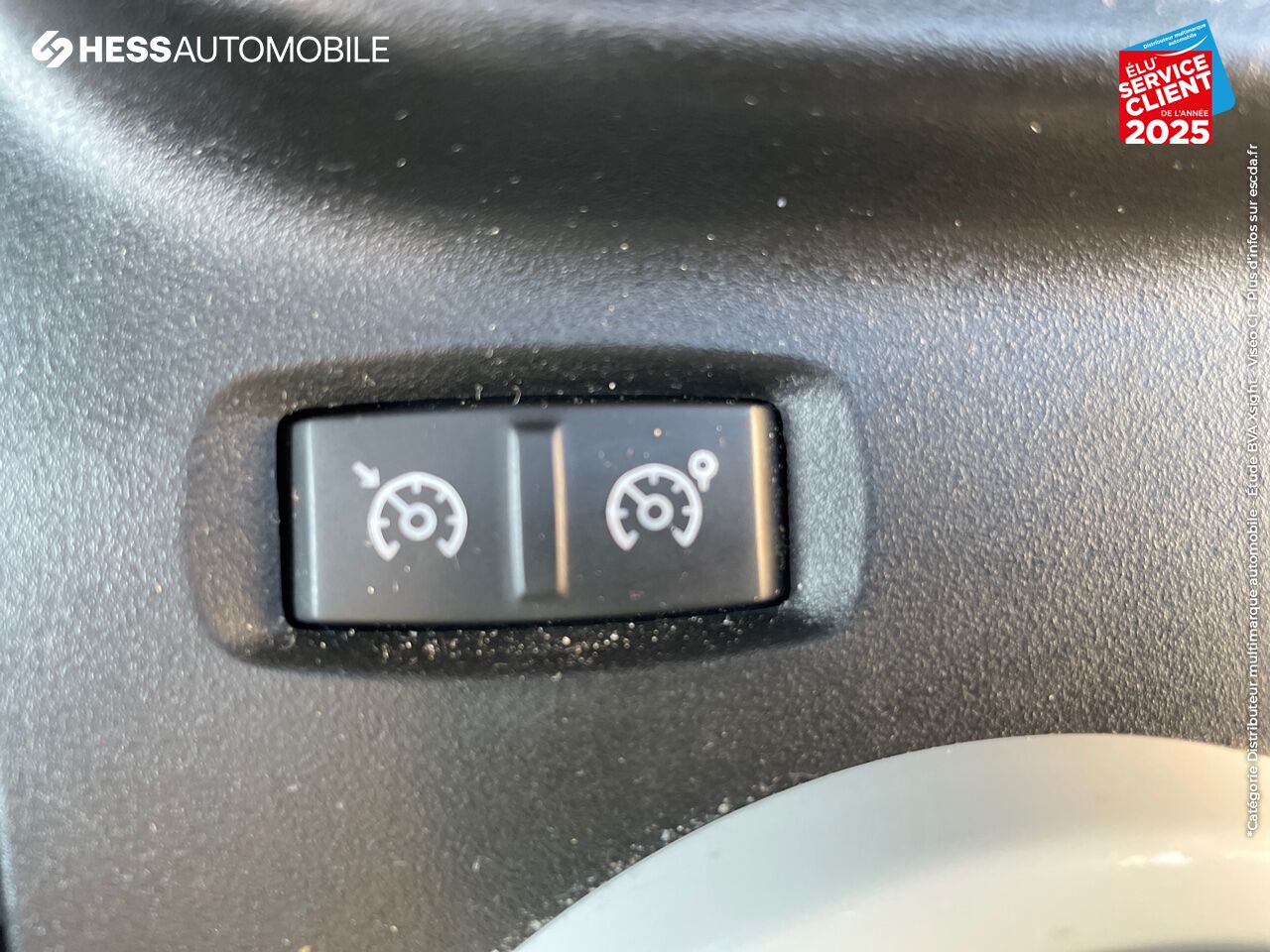 Véhicule d'occasion RENAULT TWINGO 0.9 TCE 95CH INTENS - 20 RADAR AR JA16 chez Renault Colmar