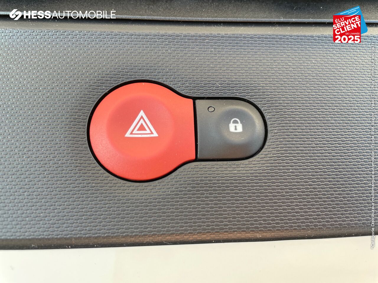 Véhicule d'occasion RENAULT TWINGO 0.9 TCE 95CH INTENS - 20 RADAR AR JA16 chez Renault Colmar