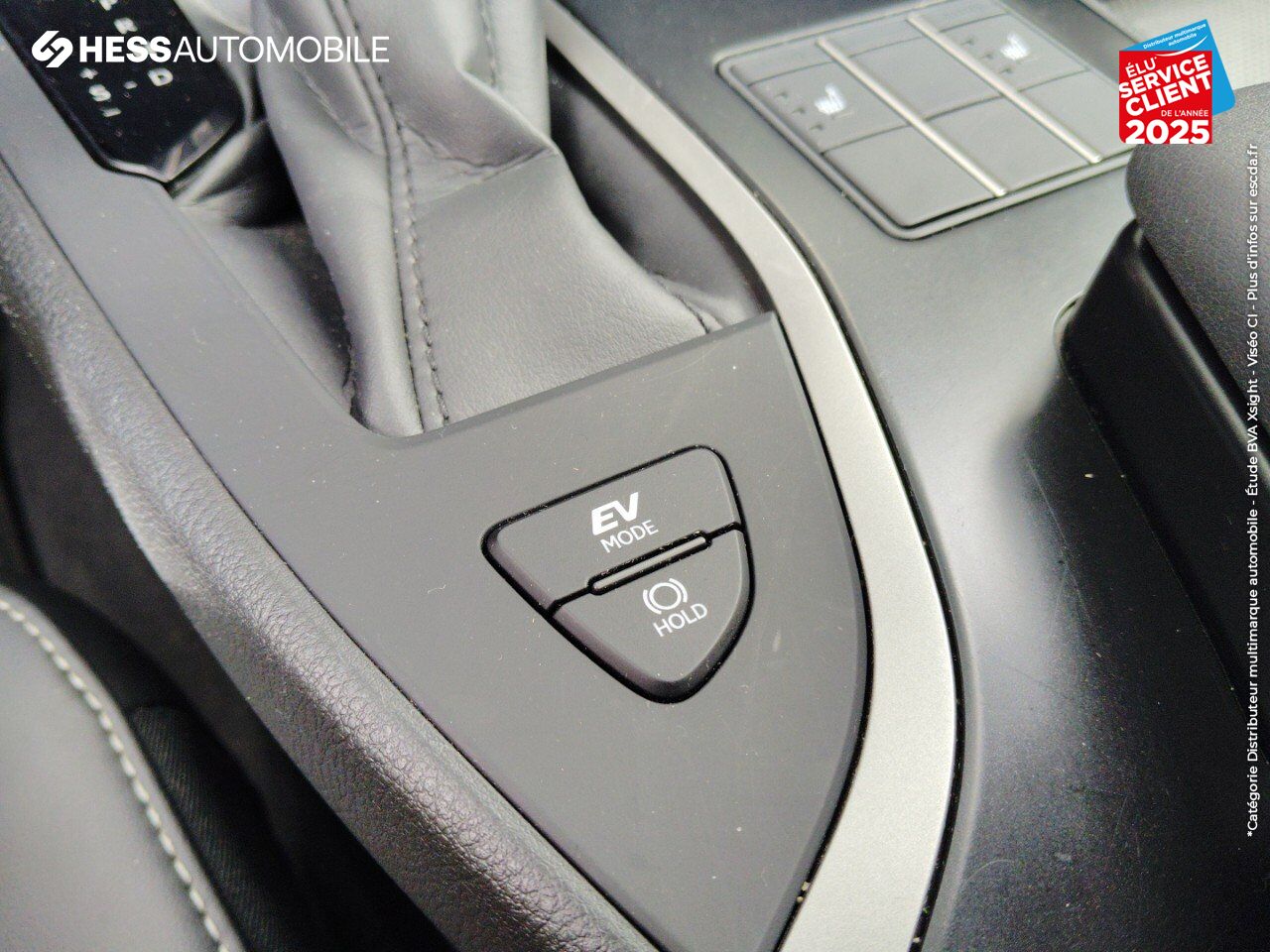 Véhicule d'occasion LEXUS UX 250H LUXE 2WD TOUVRANT SIEGES CHAUF/CUIR GPS CAMERA chez Renault Colmar