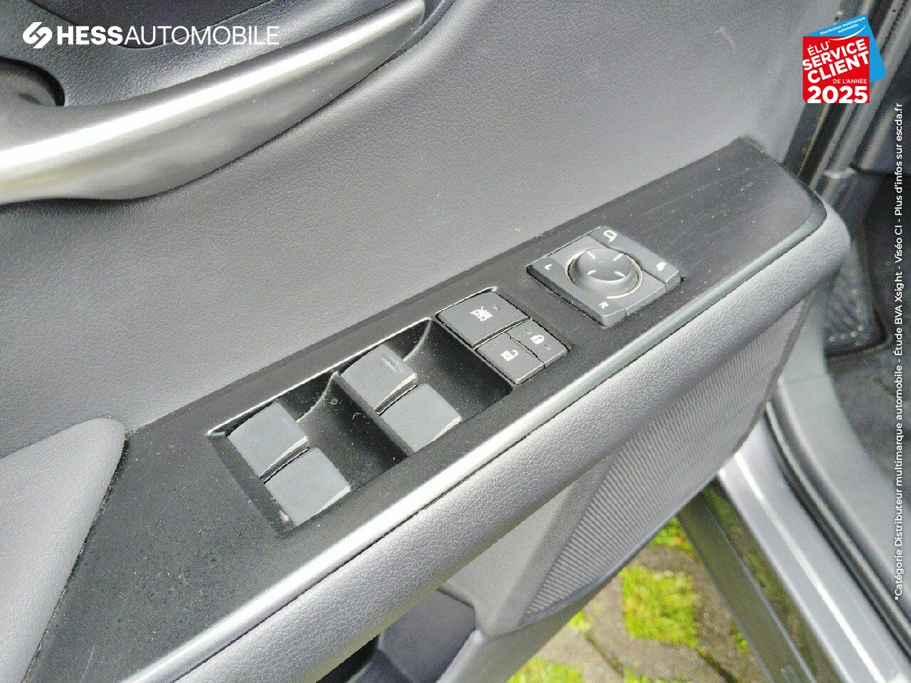 Véhicule d'occasion LEXUS UX 250H LUXE 2WD TOUVRANT SIEGES CHAUF/CUIR GPS CAMERA chez Renault Colmar