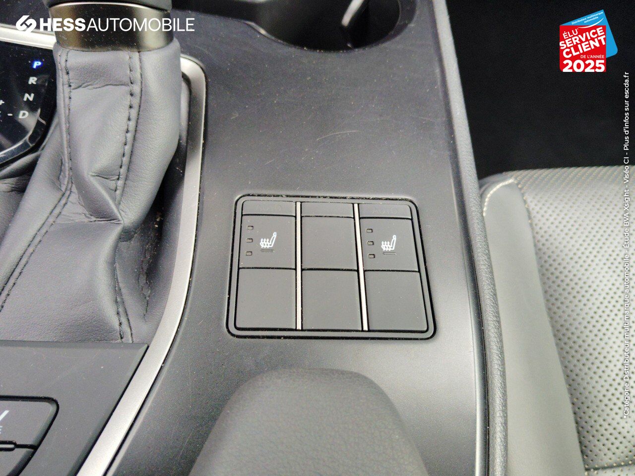 Véhicule d'occasion LEXUS UX 250H LUXE 2WD TOUVRANT SIEGES CHAUF/CUIR GPS CAMERA chez Renault Colmar