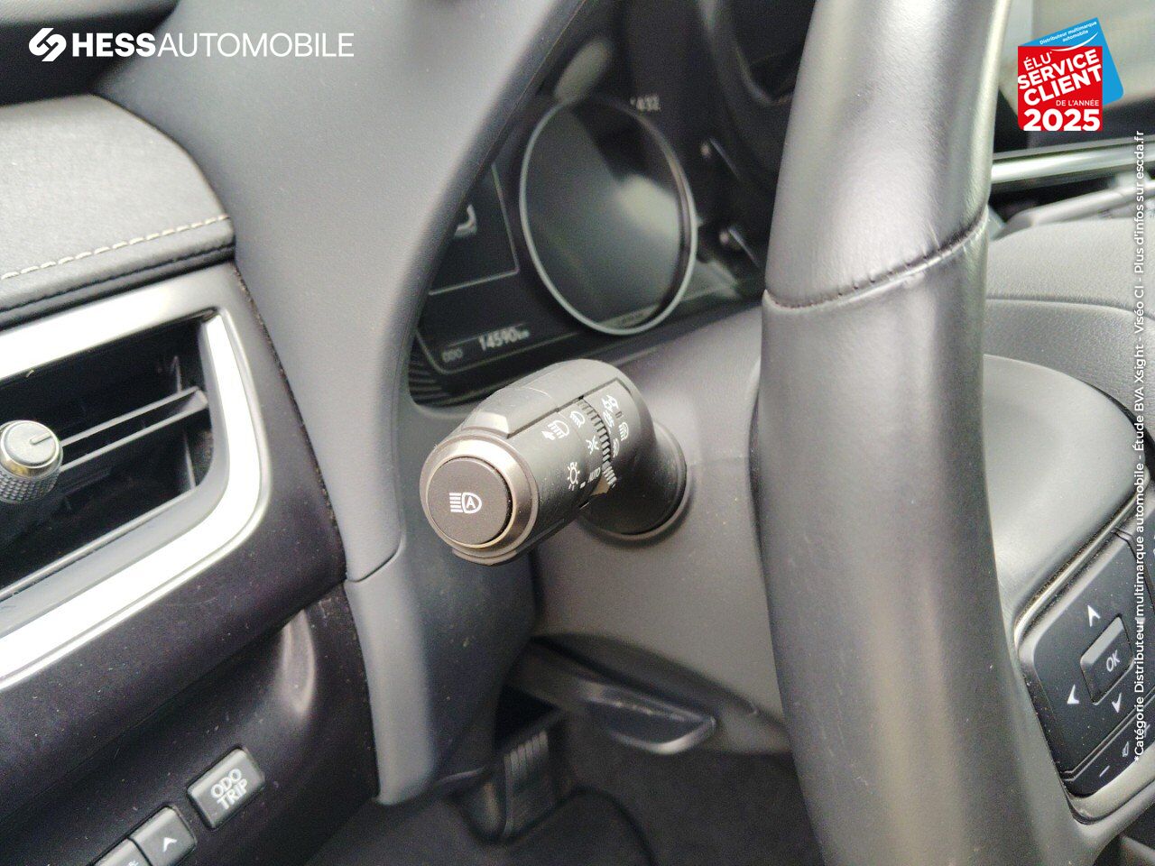 Véhicule d'occasion LEXUS UX 250H LUXE 2WD TOUVRANT SIEGES CHAUF/CUIR GPS CAMERA chez Renault Colmar
