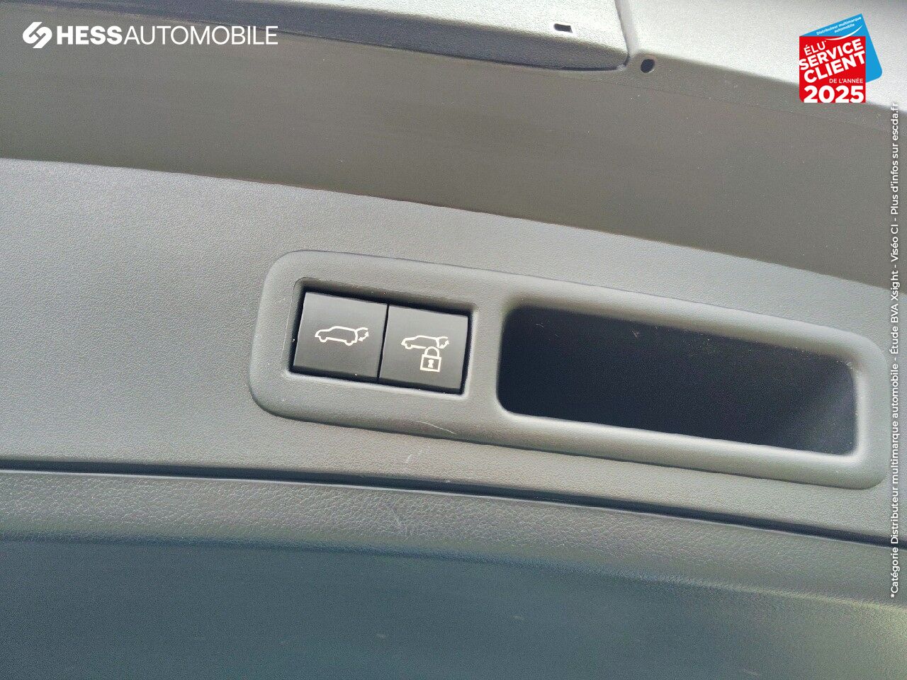 Véhicule d'occasion LEXUS UX 250H LUXE 2WD TOUVRANT SIEGES CHAUF/CUIR GPS CAMERA chez Renault Colmar