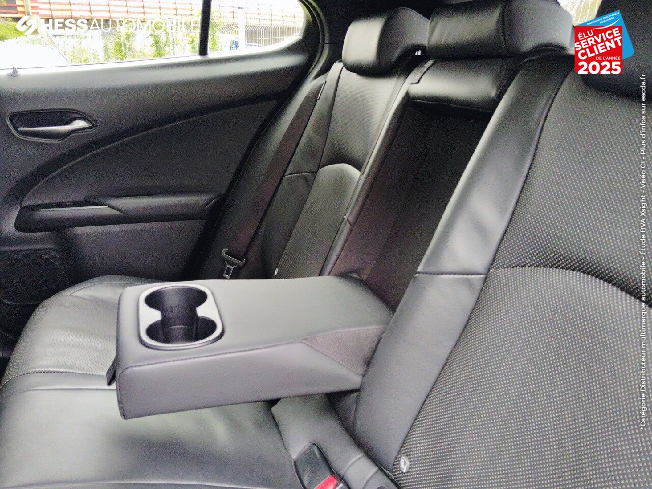 Véhicule d'occasion LEXUS UX 250H LUXE 2WD TOUVRANT SIEGES CHAUF/CUIR GPS CAMERA chez Renault Colmar