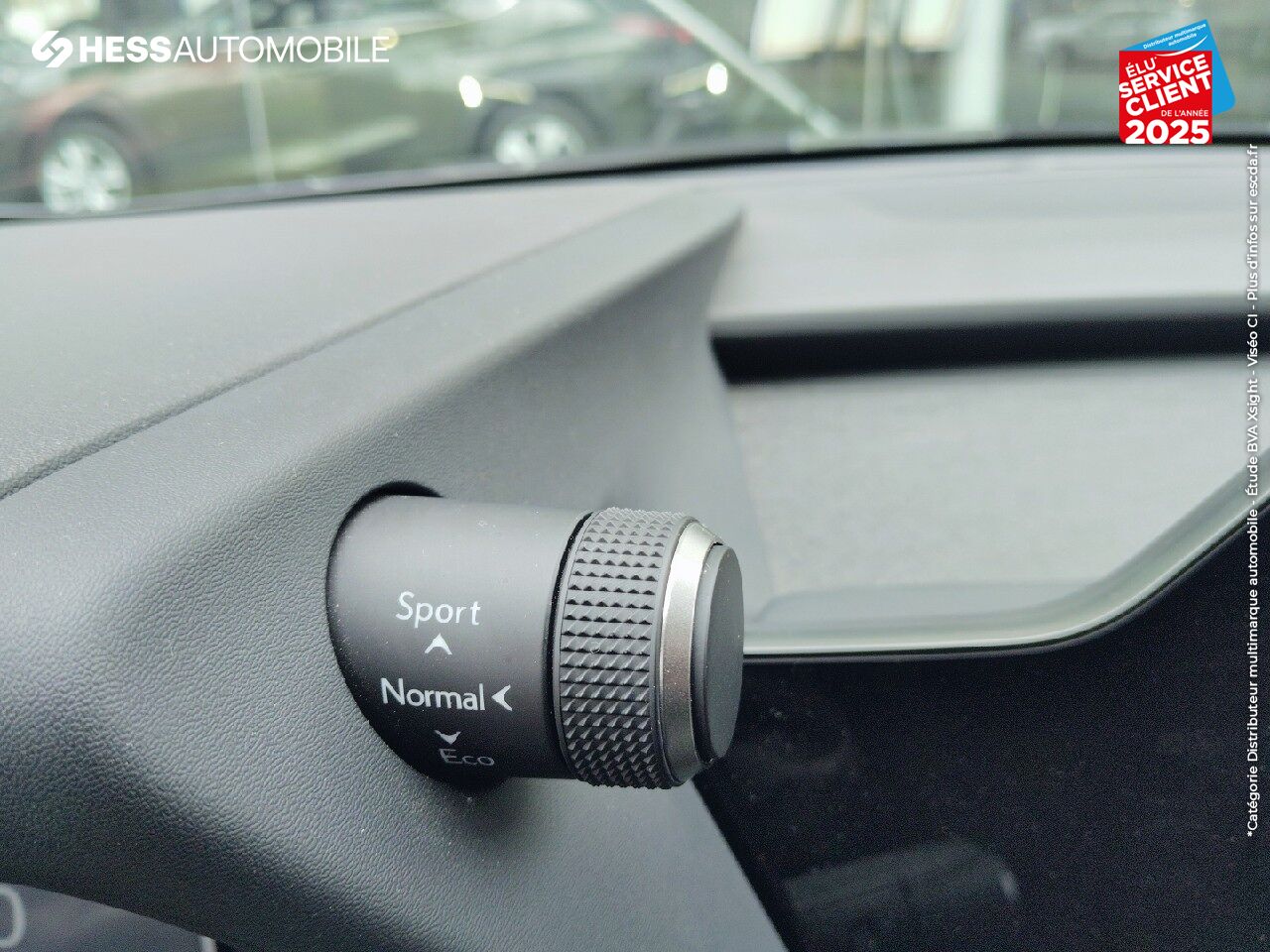 Véhicule d'occasion LEXUS UX 250H LUXE 2WD TOUVRANT SIEGES CHAUF/CUIR GPS CAMERA chez Renault Colmar