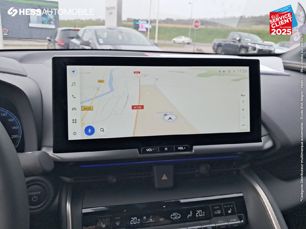 Véhicule d'occasion TOYOTA C-HR 2.0 HYBRIDE RECHARGEABLE 225CH COLLECTION NG23 TPANO SIEGES CHAUF VOLANT CHAUF GPS CAMERA HUD chez Toyota Bar le Duc