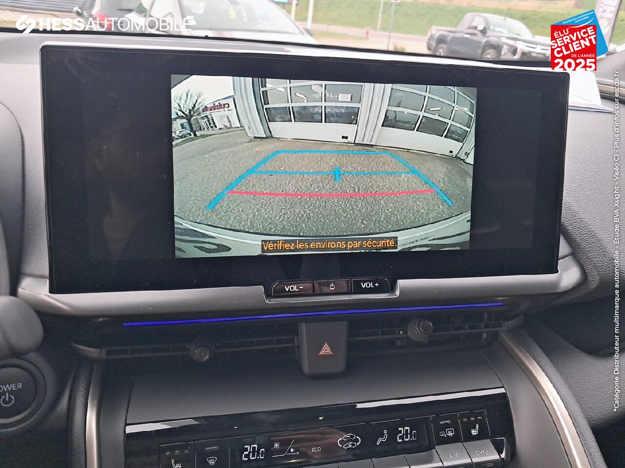 Véhicule d'occasion TOYOTA C-HR 2.0 HYBRIDE RECHARGEABLE 225CH COLLECTION NG23 TPANO SIEGES CHAUF VOLANT CHAUF GPS CAMERA HUD chez Toyota Bar le Duc