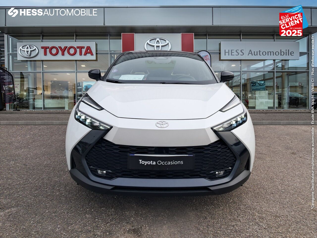 Véhicule d'occasion TOYOTA C-HR 2.0 HYBRIDE RECHARGEABLE 225CH COLLECTION NG23 TPANO SIEGES CHAUF VOLANT CHAUF GPS CAMERA HUD chez Toyota Bar le Duc