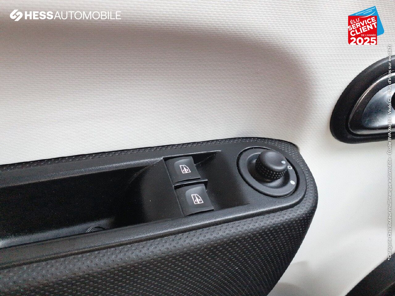 Véhicule d'occasion RENAULT TWINGO 1.0 SCE 75CH ZEN chez Renault Mulhouse