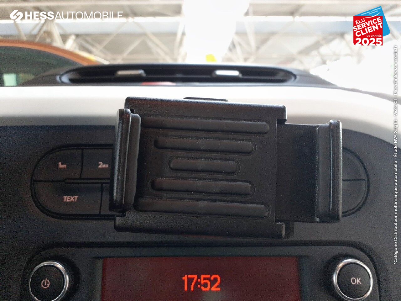 Véhicule d'occasion RENAULT TWINGO 1.0 SCE 75CH ZEN chez Renault Mulhouse