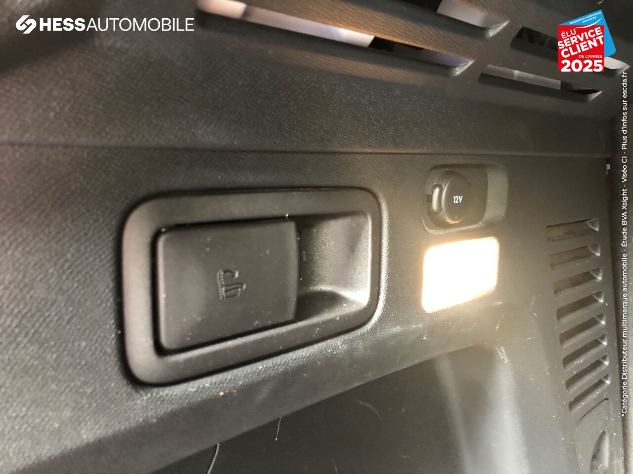 Véhicule d'occasion PEUGEOT 3008 1.5 BLUEHDI 130CH E6.C ACTIVE BUSINESS S/S EAT8 MIRROR SCREEN RADAR AV/AR CLIM AUTO chez Peugeot Hirson