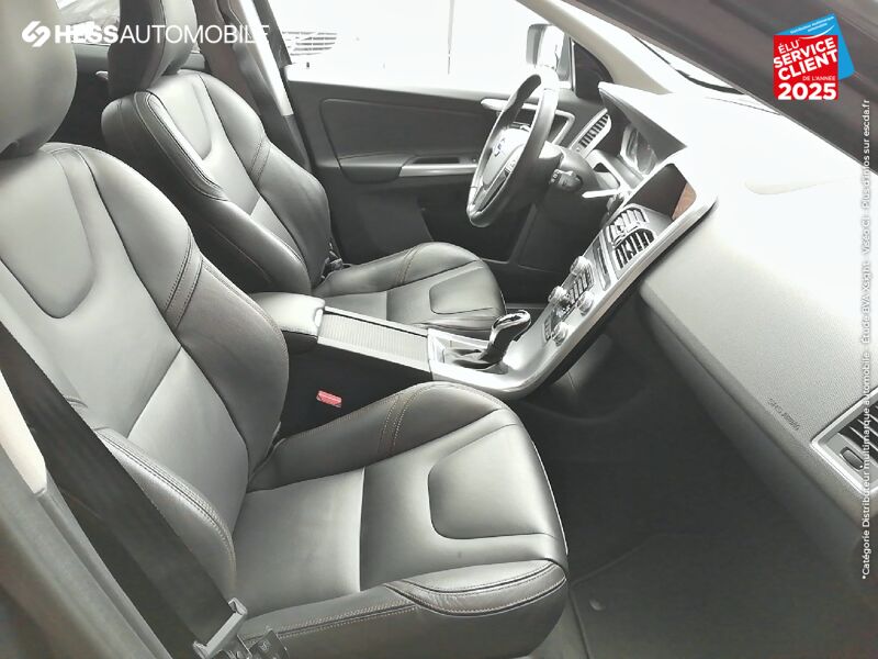 Véhicule d'occasion VOLVO XC60 D3 150CH SIGNATURE EDITION GEARTRONIC TOUVRANT CUIR SIEGE CHAUF GPS CAMERA chez Volvo Metz