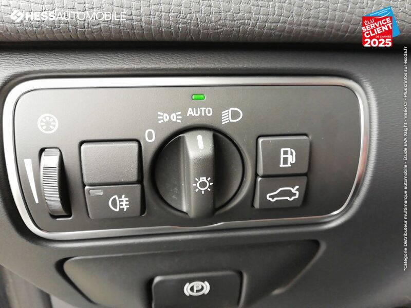 Véhicule d'occasion VOLVO XC60 D3 150CH SIGNATURE EDITION GEARTRONIC TOUVRANT CUIR SIEGE CHAUF GPS CAMERA chez Volvo Metz