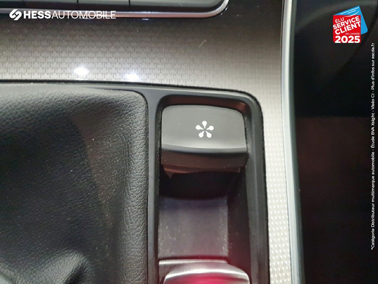 Véhicule d'occasion RENAULT SCENIC 1.6 DCI 130CH ENERGY INITIALE PARIS CUIR SIEGE CHAUF GPS CAMERA PARK ASSIST chez Renault Strasbourg