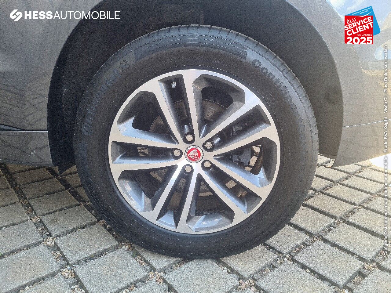 Véhicule d'occasion JAGUAR F-PACE V6 3.0D 300CH R-SPORT 4X4 BVA8 TPANO GPS CAMERA RADAR AV/AR XENON JA19 chez Jaguar Metz