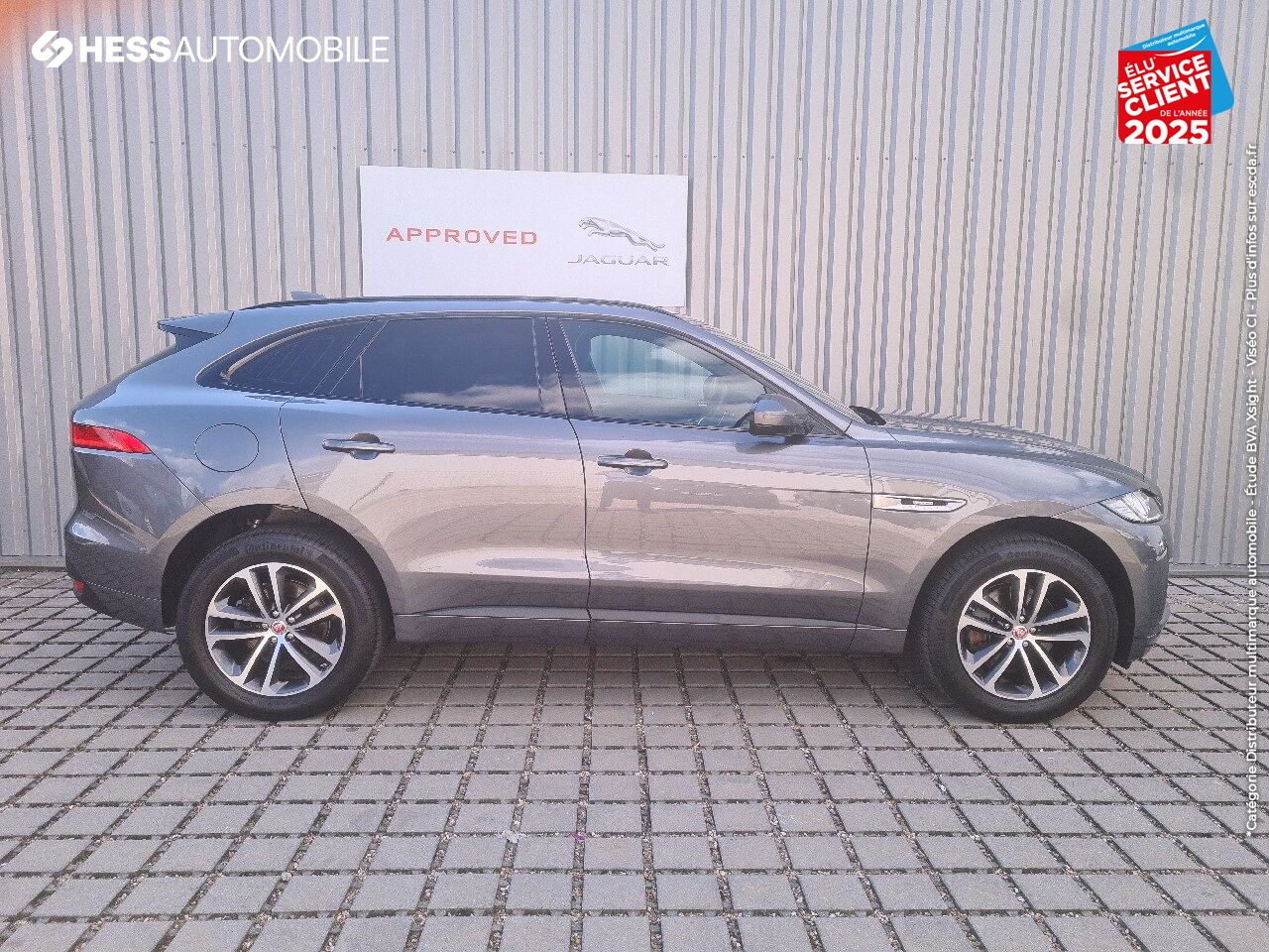 Véhicule d'occasion JAGUAR F-PACE V6 3.0D 300CH R-SPORT 4X4 BVA8 TPANO GPS CAMERA RADAR AV/AR XENON JA19 chez Jaguar Metz
