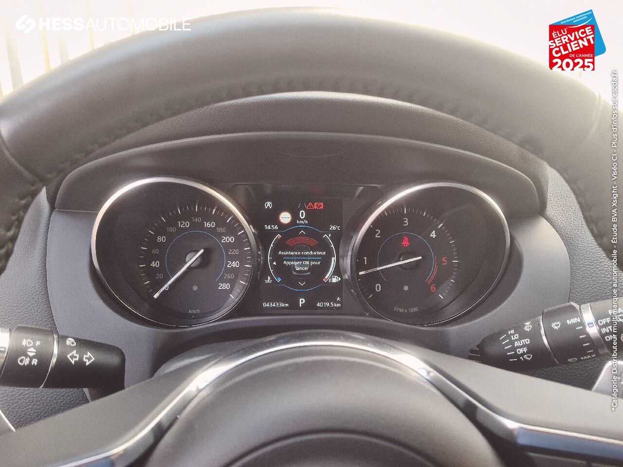 Véhicule d'occasion JAGUAR F-PACE V6 3.0D 300CH R-SPORT 4X4 BVA8 TPANO GPS CAMERA RADAR AV/AR XENON JA19 chez Jaguar Metz