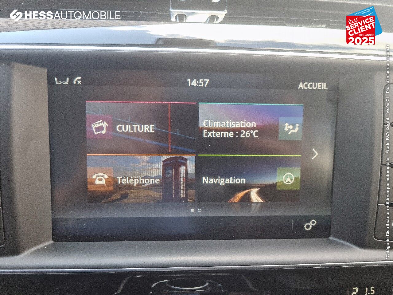Véhicule d'occasion JAGUAR F-PACE V6 3.0D 300CH R-SPORT 4X4 BVA8 TPANO GPS CAMERA RADAR AV/AR XENON JA19 chez Jaguar Metz