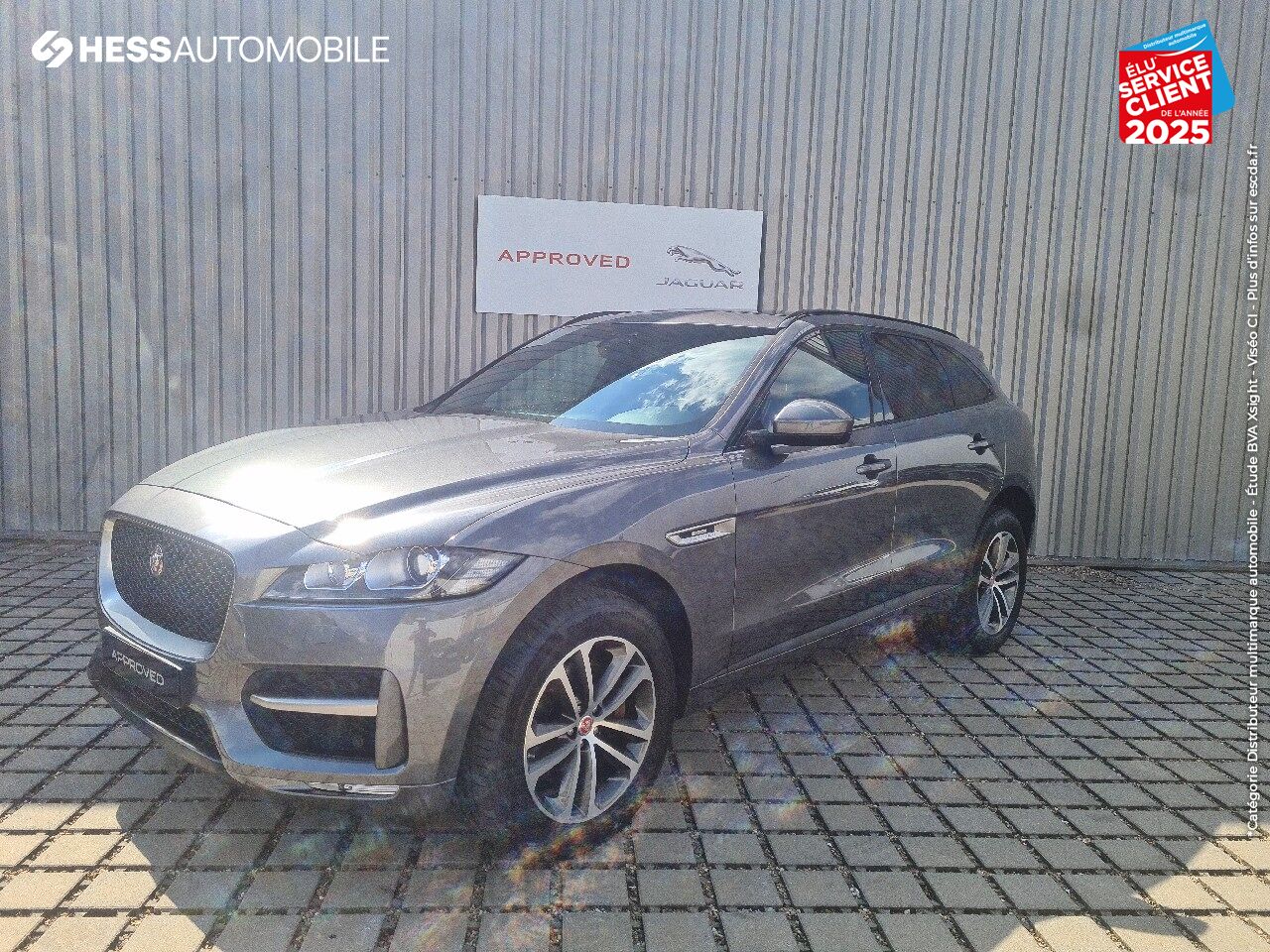 Véhicule d'occasion JAGUAR F-PACE V6 3.0D 300CH R-SPORT 4X4 BVA8 TPANO GPS CAMERA RADAR AV/AR XENON JA19 chez Jaguar Metz