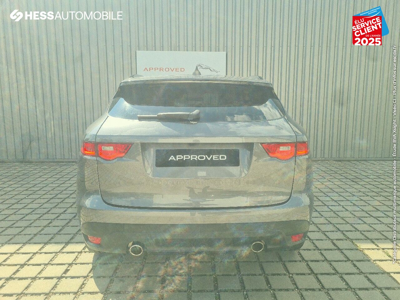 Véhicule d'occasion JAGUAR F-PACE V6 3.0D 300CH R-SPORT 4X4 BVA8 TPANO GPS CAMERA RADAR AV/AR XENON JA19 chez Jaguar Metz
