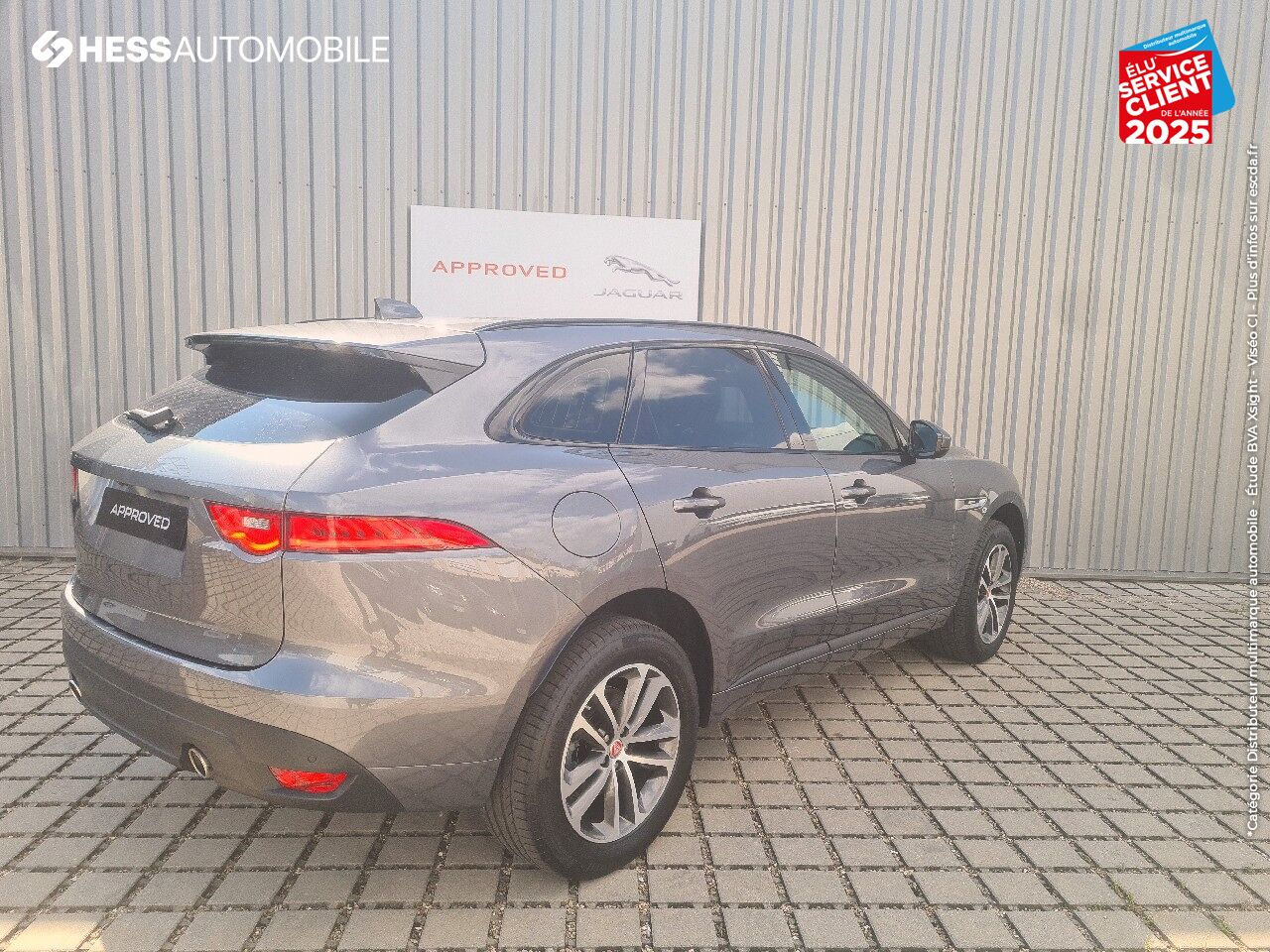 Véhicule d'occasion JAGUAR F-PACE V6 3.0D 300CH R-SPORT 4X4 BVA8 TPANO GPS CAMERA RADAR AV/AR XENON JA19 chez Jaguar Metz