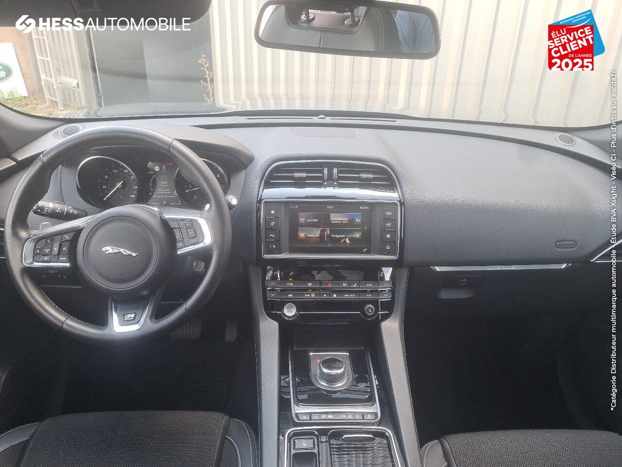 Véhicule d'occasion JAGUAR F-PACE V6 3.0D 300CH R-SPORT 4X4 BVA8 TPANO GPS CAMERA RADAR AV/AR XENON JA19 chez Jaguar Metz