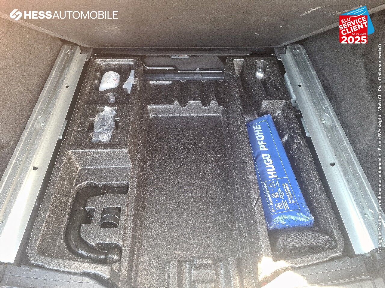 Véhicule d'occasion JAGUAR F-PACE V6 3.0D 300CH R-SPORT 4X4 BVA8 TPANO GPS CAMERA RADAR AV/AR XENON JA19 chez Jaguar Metz