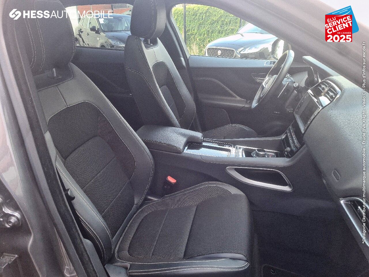 Véhicule d'occasion JAGUAR F-PACE V6 3.0D 300CH R-SPORT 4X4 BVA8 TPANO GPS CAMERA RADAR AV/AR XENON JA19 chez Jaguar Metz