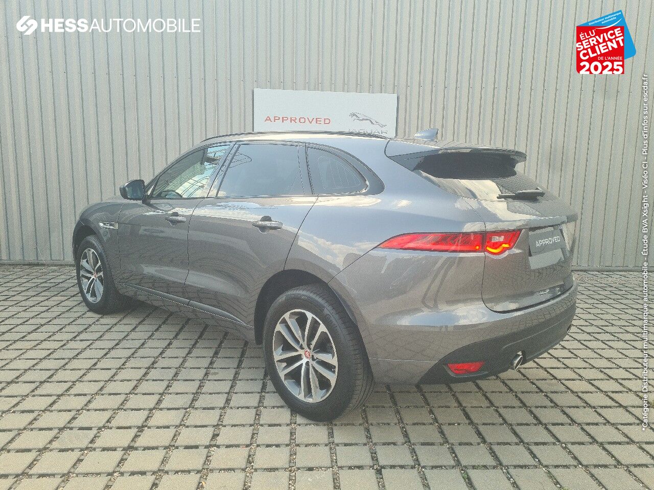 Véhicule d'occasion JAGUAR F-PACE V6 3.0D 300CH R-SPORT 4X4 BVA8 TPANO GPS CAMERA RADAR AV/AR XENON JA19 chez Jaguar Metz