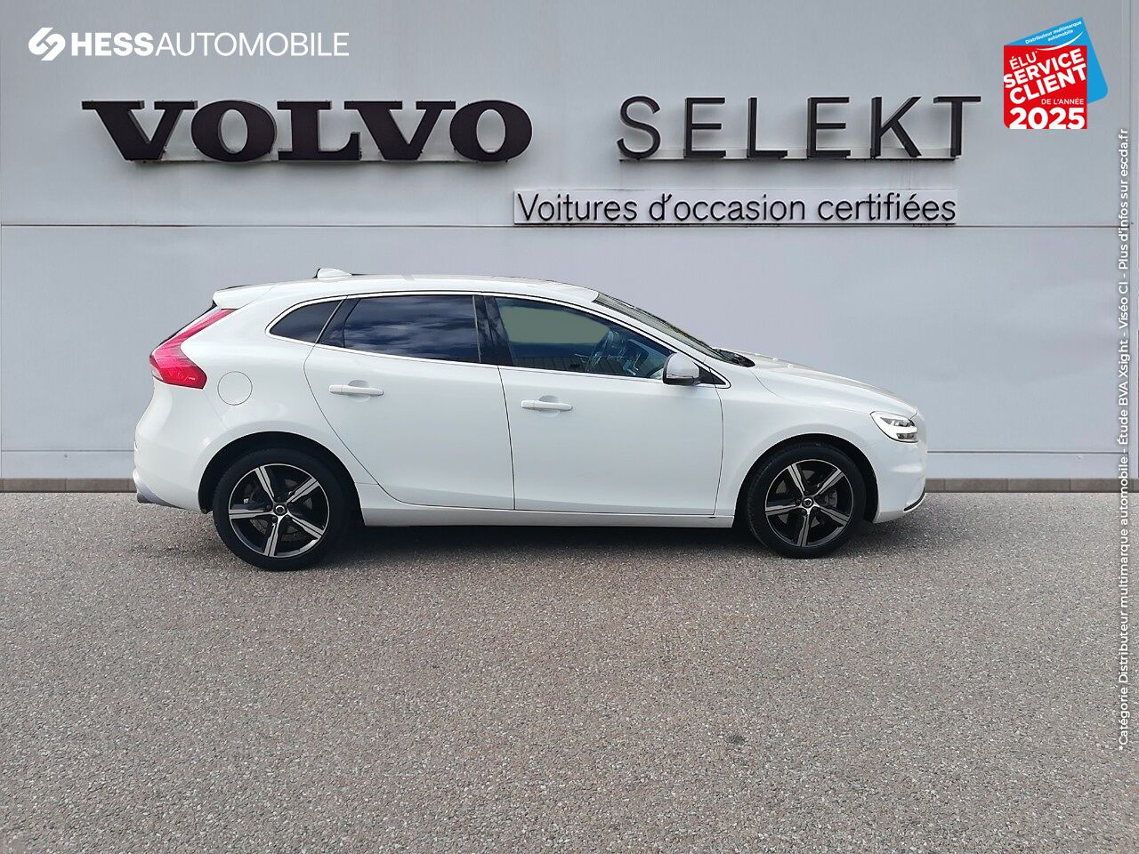 Véhicule d'occasion VOLVO V40 T2 122CH R-DESIGN GEARTRONIC chez Volvo Metz
