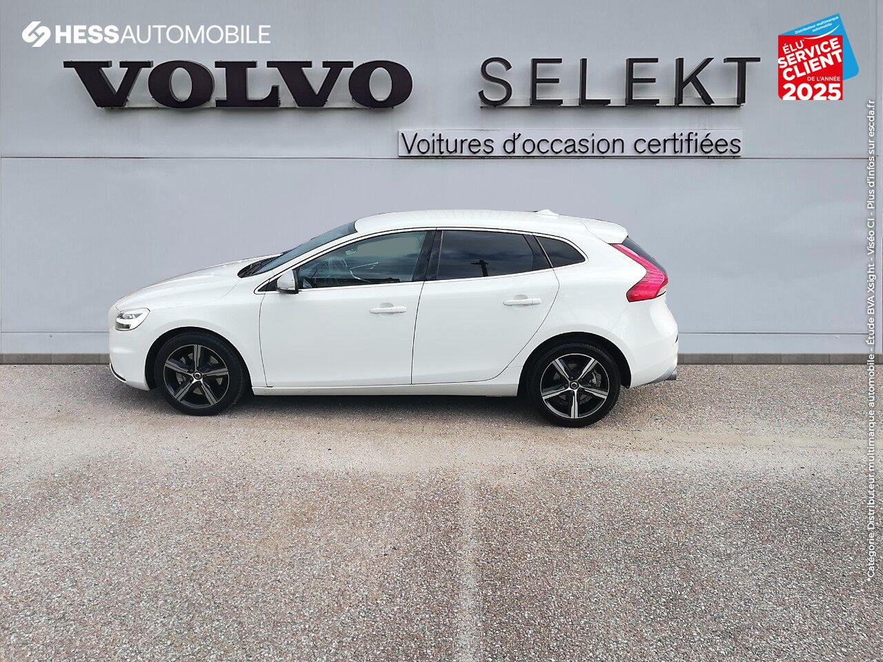 Véhicule d'occasion VOLVO V40 T2 122CH R-DESIGN GEARTRONIC chez Volvo Metz