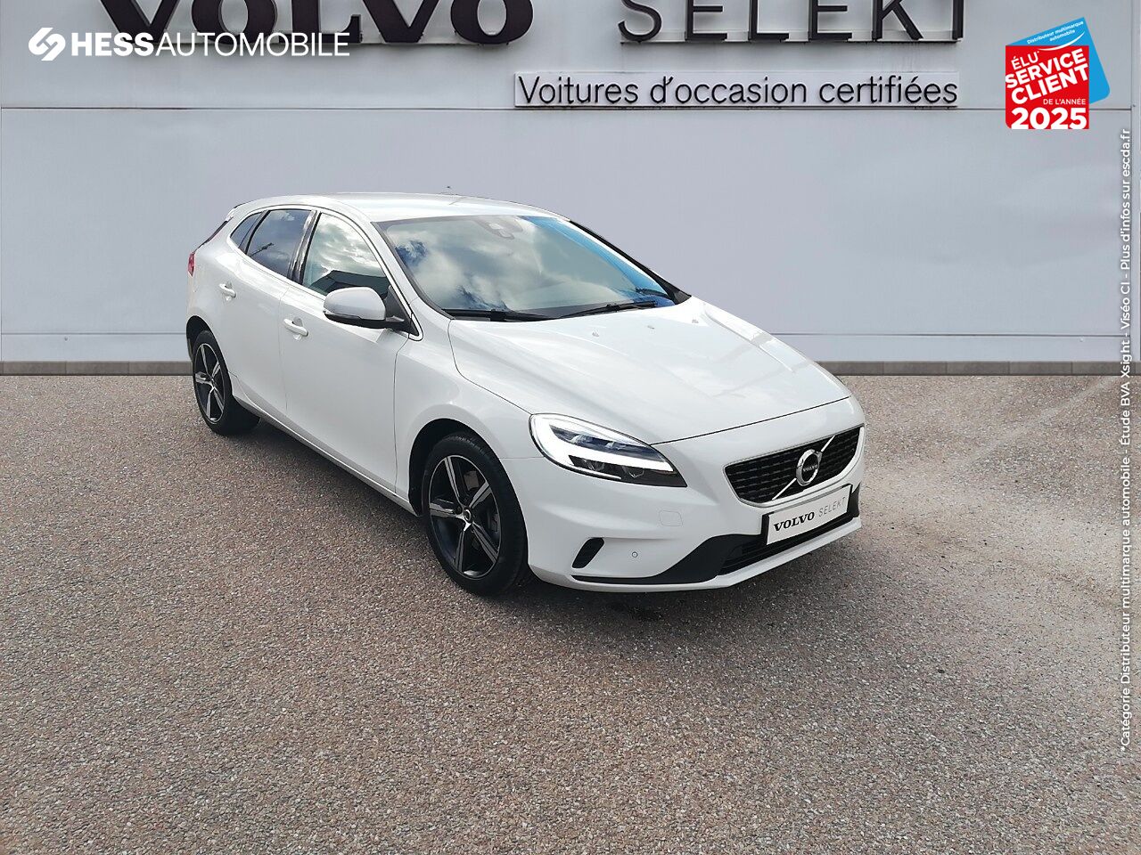 Véhicule d'occasion VOLVO V40 T2 122CH R-DESIGN GEARTRONIC chez Volvo Metz