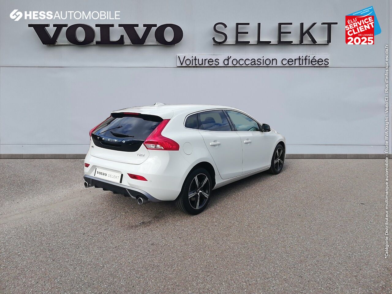 Véhicule d'occasion VOLVO V40 T2 122CH R-DESIGN GEARTRONIC chez Volvo Metz