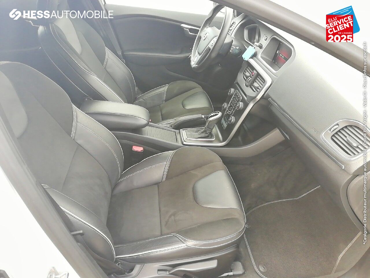 Véhicule d'occasion VOLVO V40 T2 122CH R-DESIGN GEARTRONIC chez Volvo Metz