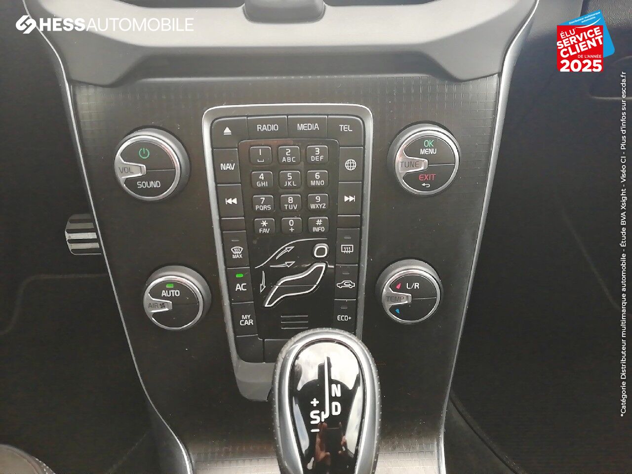 Véhicule d'occasion VOLVO V40 T2 122CH R-DESIGN GEARTRONIC chez Volvo Metz