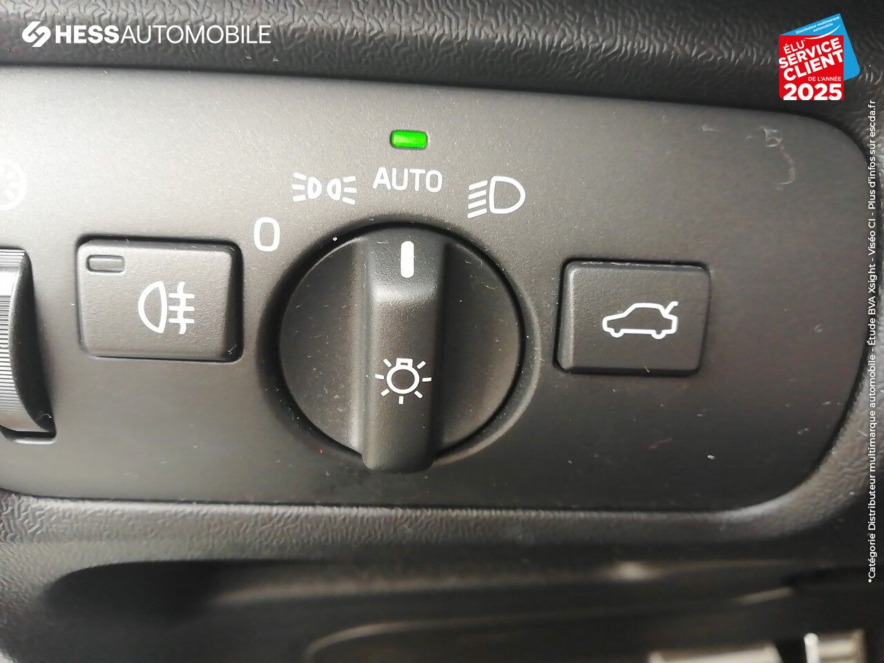 Véhicule d'occasion VOLVO V40 T2 122CH R-DESIGN GEARTRONIC chez Volvo Metz