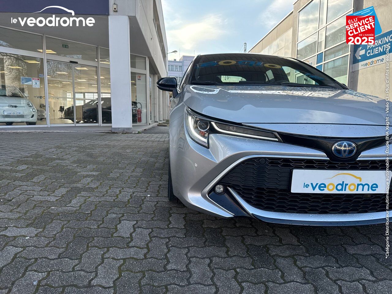 Véhicule d'occasion TOYOTA COROLLA 122H COLLECTION MY20 5CV chez Le Veodrome