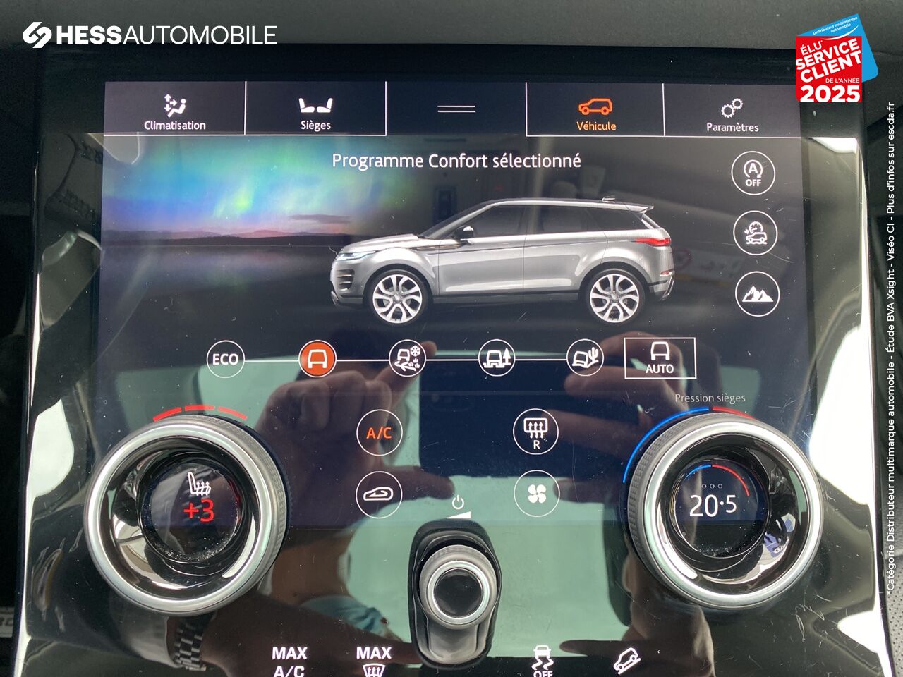 Véhicule d'occasion LAND-ROVER EVOQUE 2.0 D 180CH SE AWD BVA CAM360 TPANO SIEGE CHAUFF. chez Land Rover Strasbourg