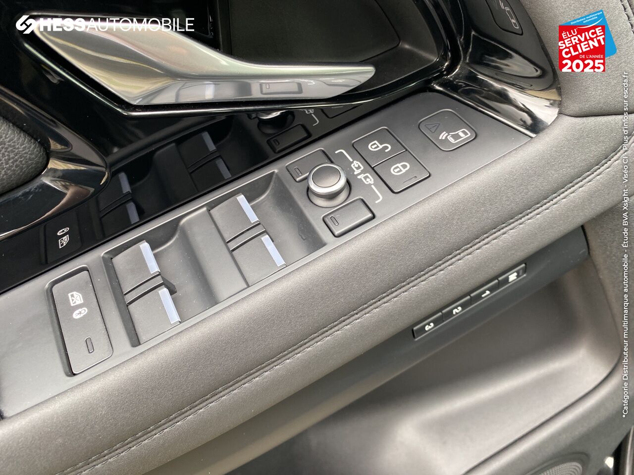 Véhicule d'occasion LAND-ROVER EVOQUE 2.0 D 180CH SE AWD BVA CAM360 TPANO SIEGE CHAUFF. chez Land Rover Strasbourg
