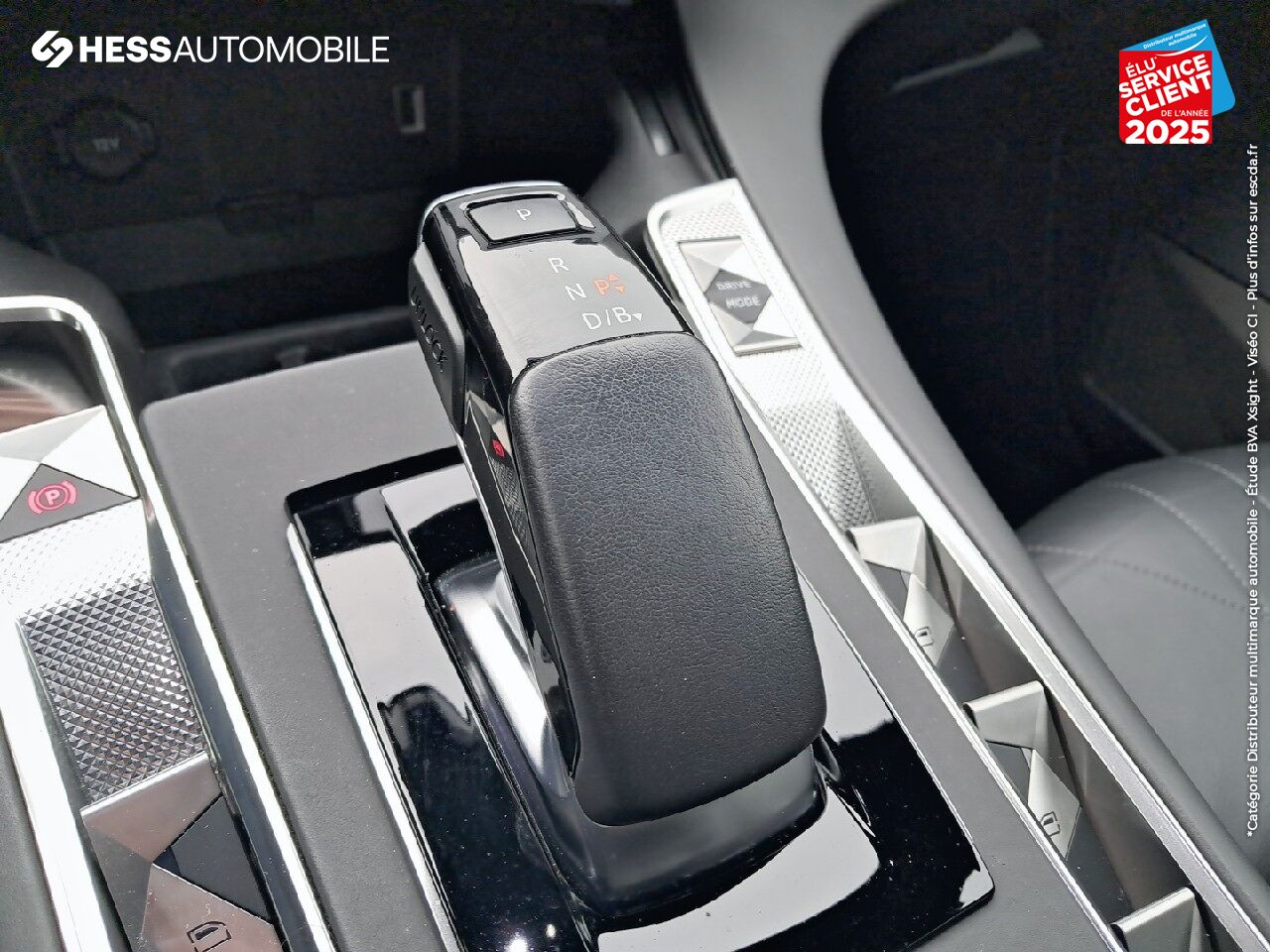 Véhicule d'occasion DS DS 7 CROSSBACK E-TENSE 4X4 300CH RIVOLI chez BMW Pontarlier